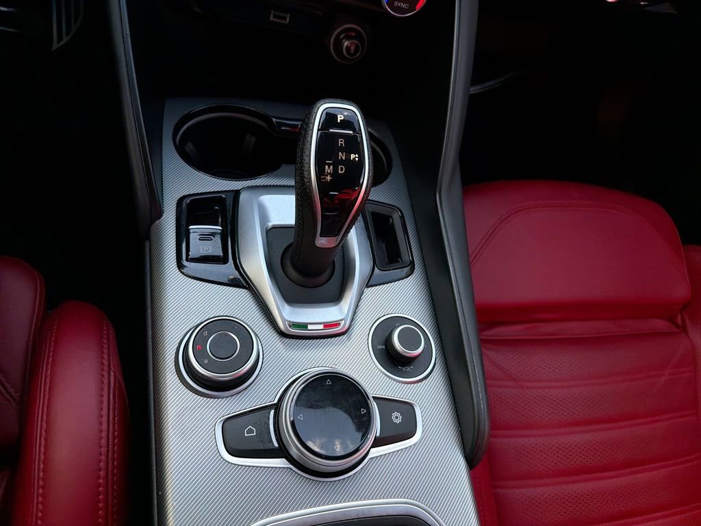 Used 2022 Alfa Romeo Giulia Veloce image 22