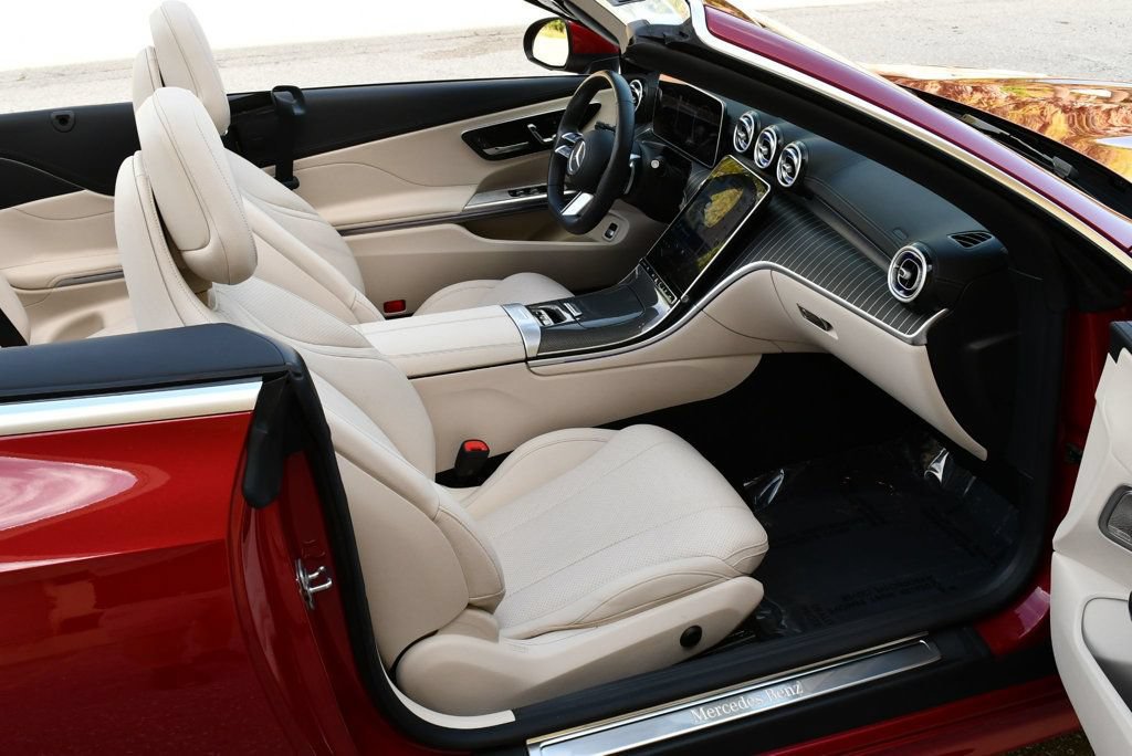 Used 2024 Mercedes-Benz CLE 300 4MATIC Cabriolet image 19