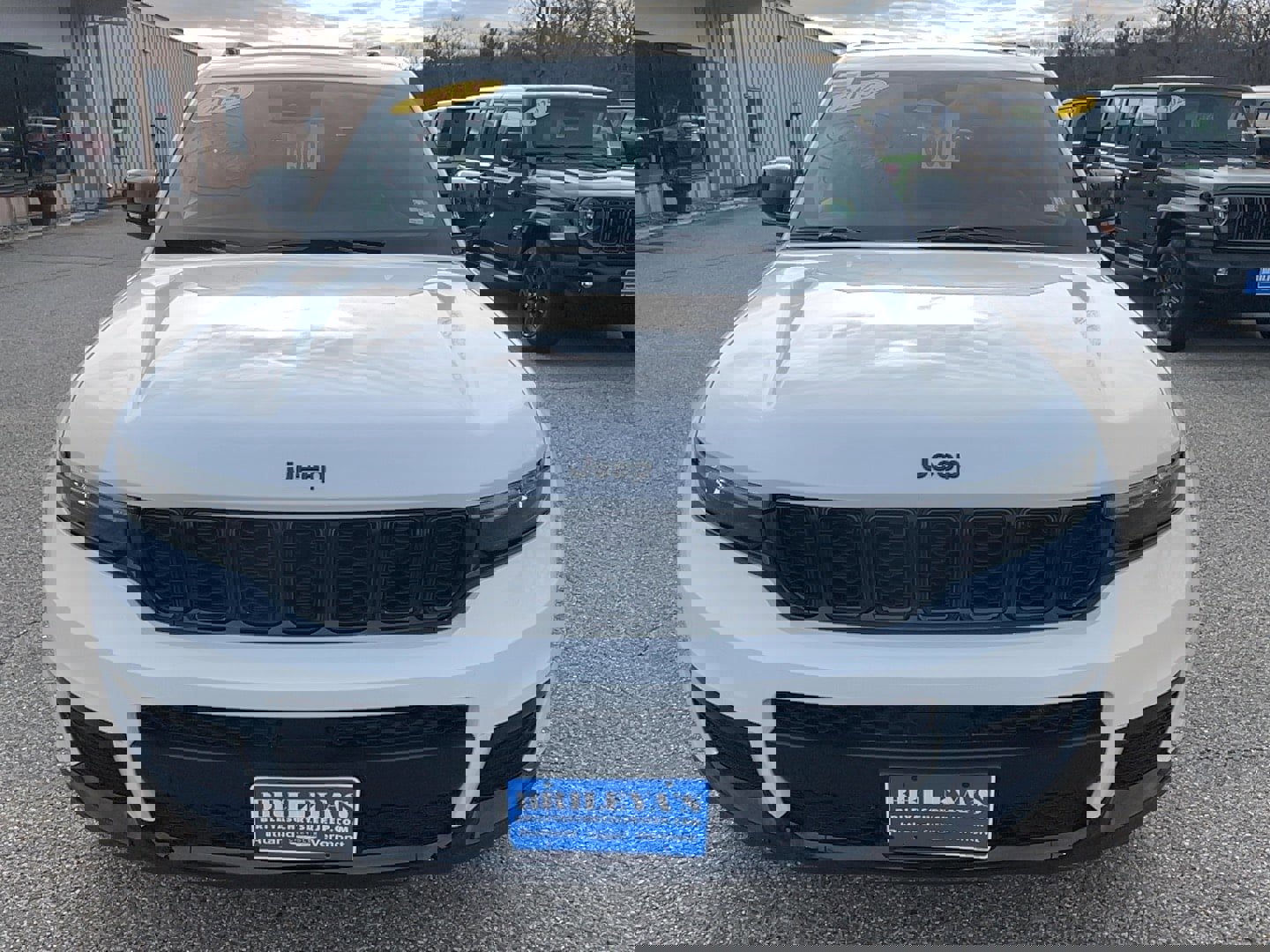 New 2025 Jeep Grand Cherokee L Altitude image 2