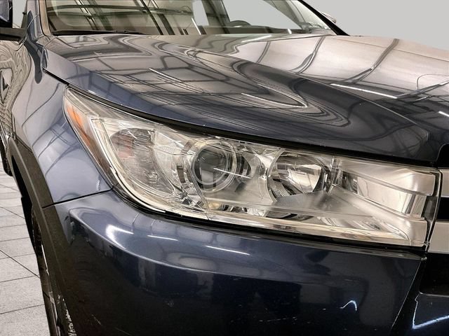 Used 2018 Toyota Highlander XLE AWD/4WD image 29