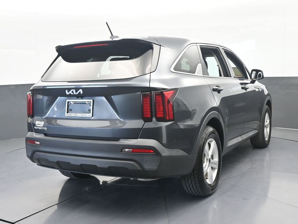 Used 2023 Kia Sorento LX FWD image 5