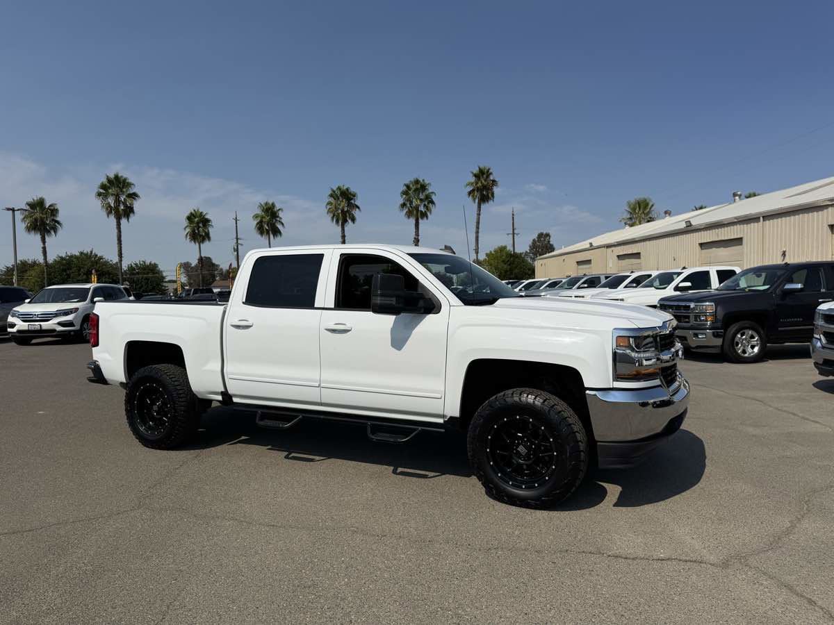 Used 2018 Chevrolet Silverado 1500 LT w/ Trailering Package AWD/4WD image 15