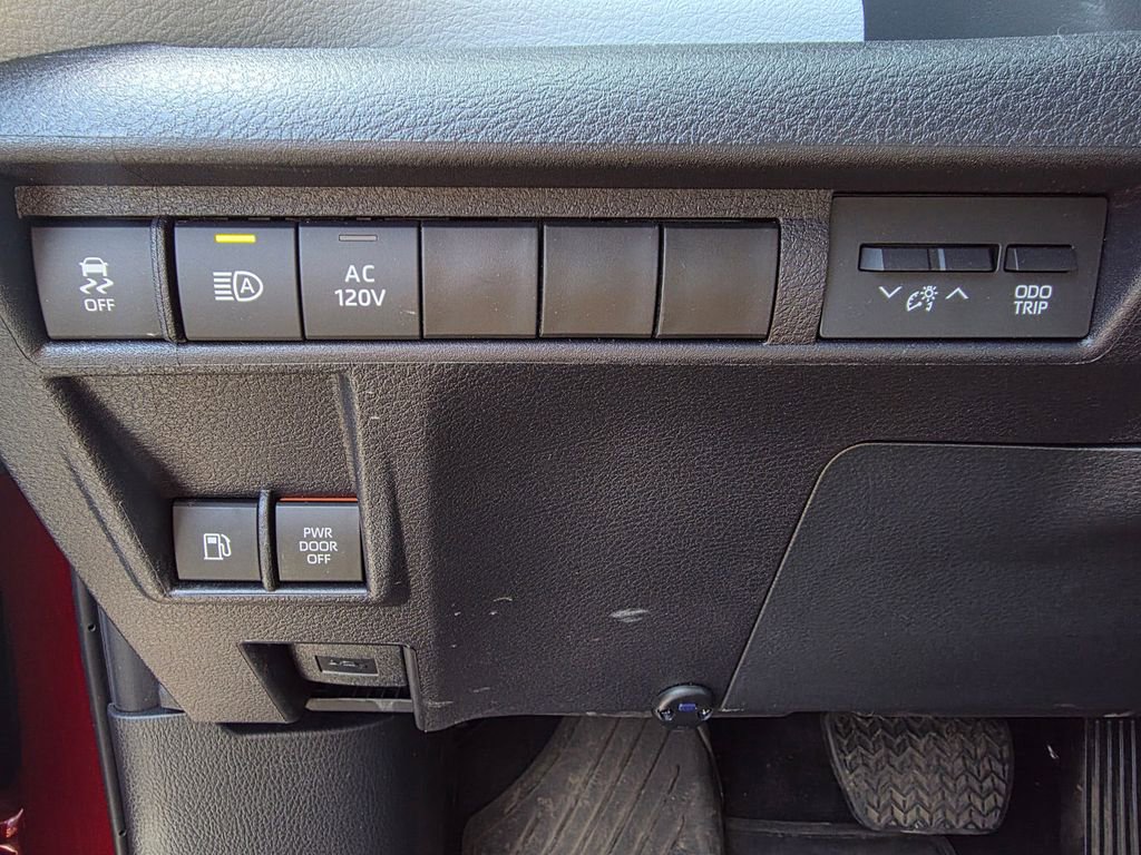 Used 2025 Toyota Sienna XLE w/ XLE Plus Package image 13