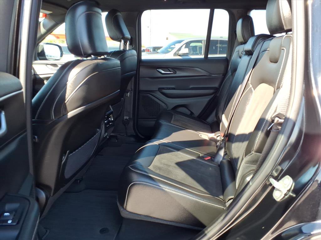 Used 2024 Jeep Grand Cherokee Altitude image 11