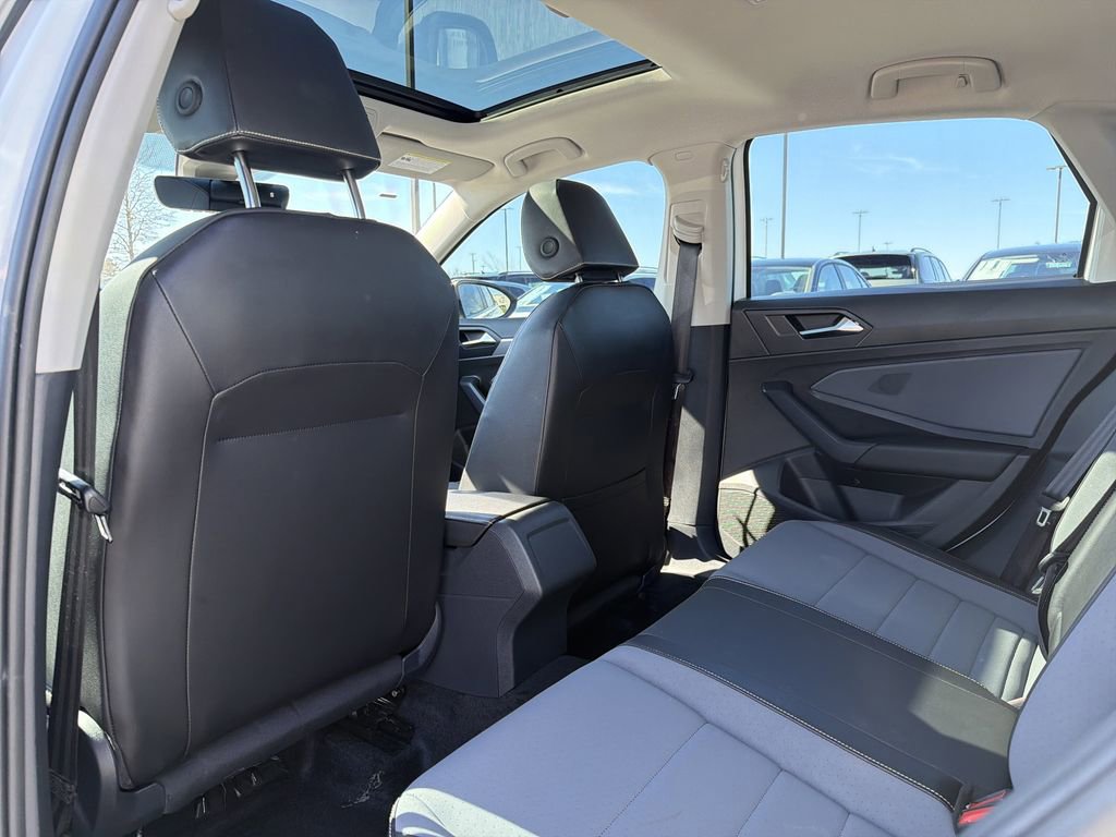 Used 2025 Volkswagen Jetta SE image 13