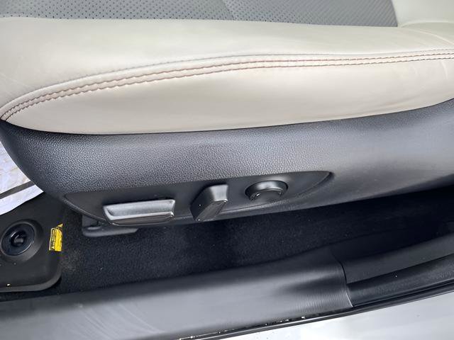 Used 2023 Toyota RAV4 Limited image 11