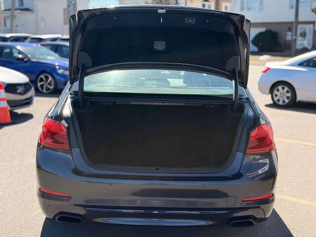 Used 2017 BMW 540i xDrive w/ Premium Package image 12