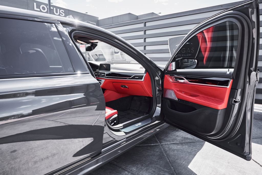 Used 2022 BMW M760i xDrive w/ Luxury Rear Seating Package image 26