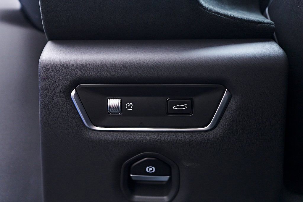 Used 2025 Lotus Emira RWD image 54