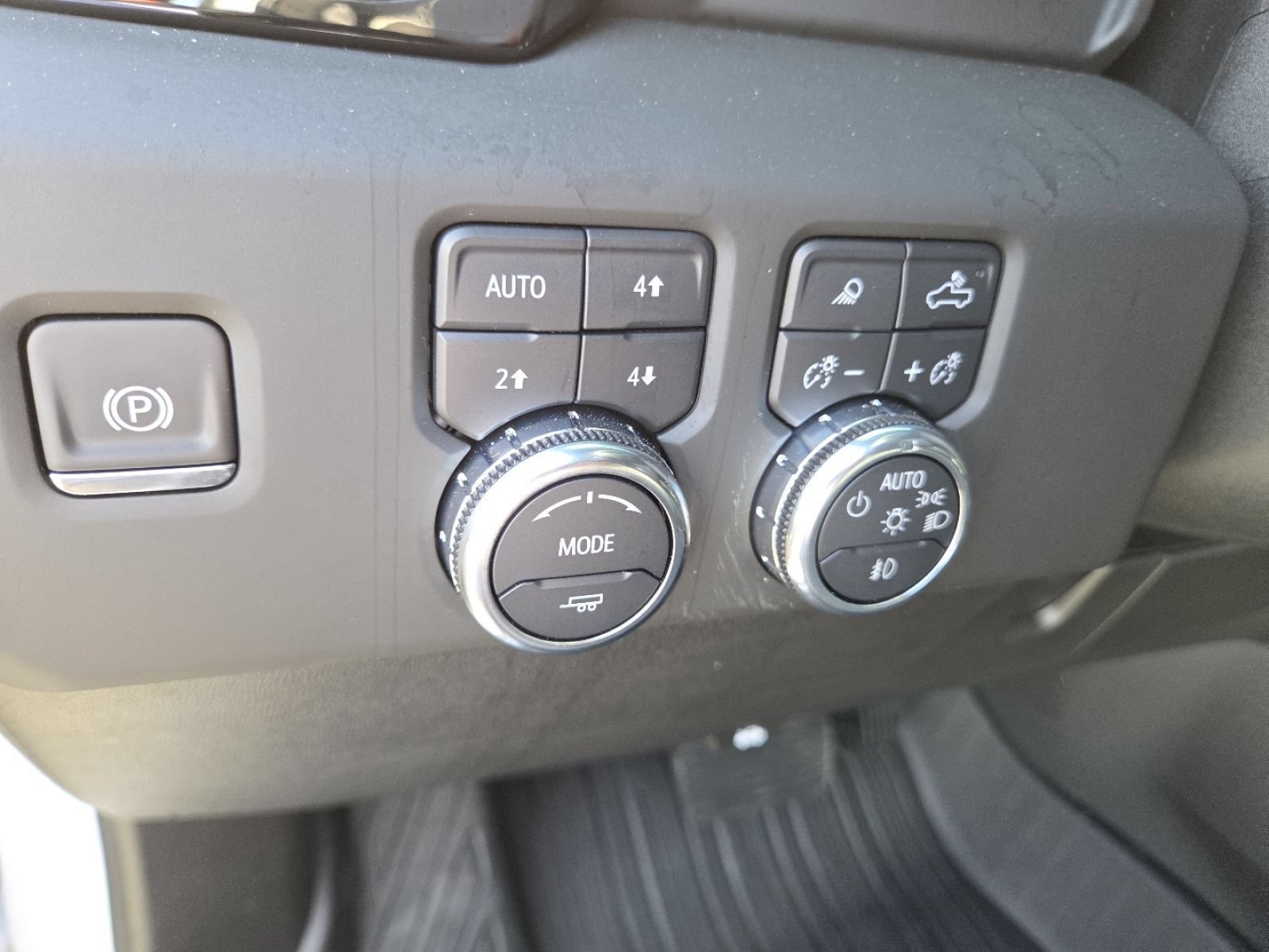 Used 2025 GMC Sierra 2500 AT4X AWD/4WD image 7