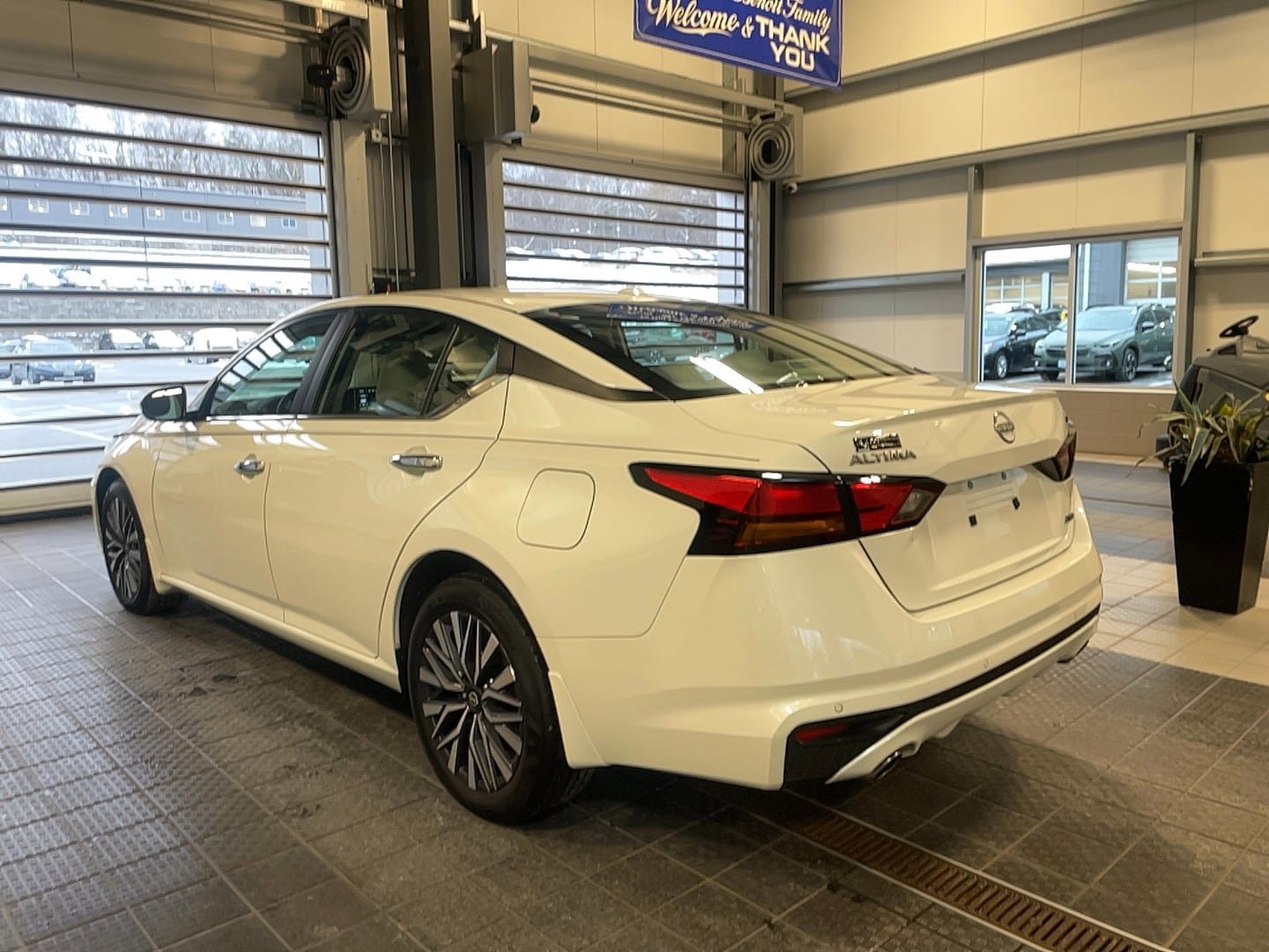 Used 2024 Nissan Altima 2.5 SV w/ SV Premium Package image 12