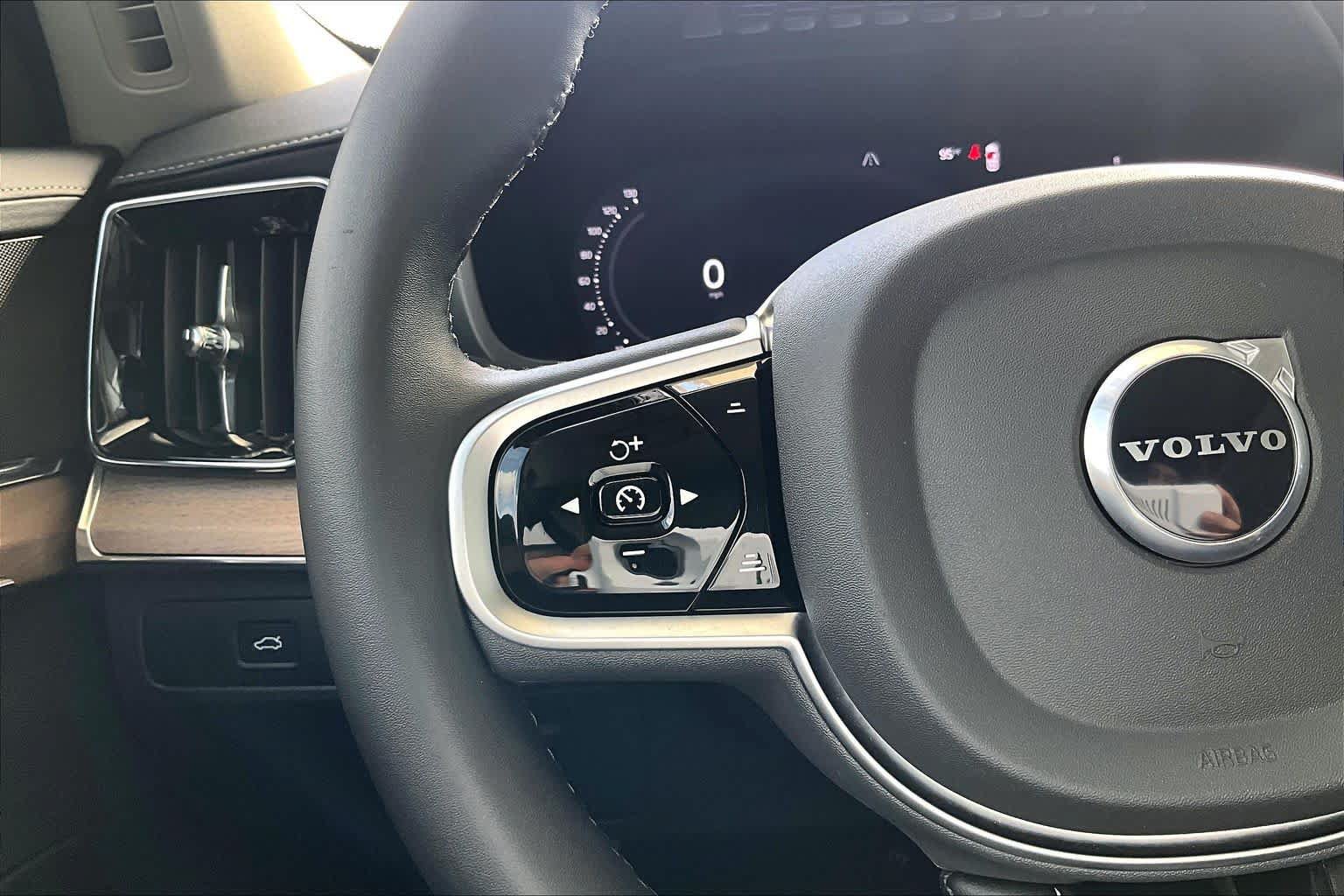 Used 2025 Volvo XC90 B5 Plus AWD/4WD image 21