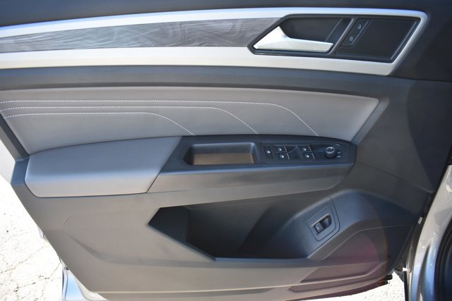 Used 2022 Volkswagen Atlas Cross Sport SE image 12