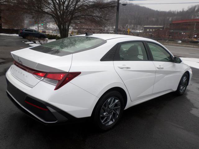 Used 2024 Hyundai Elantra SEL image 6