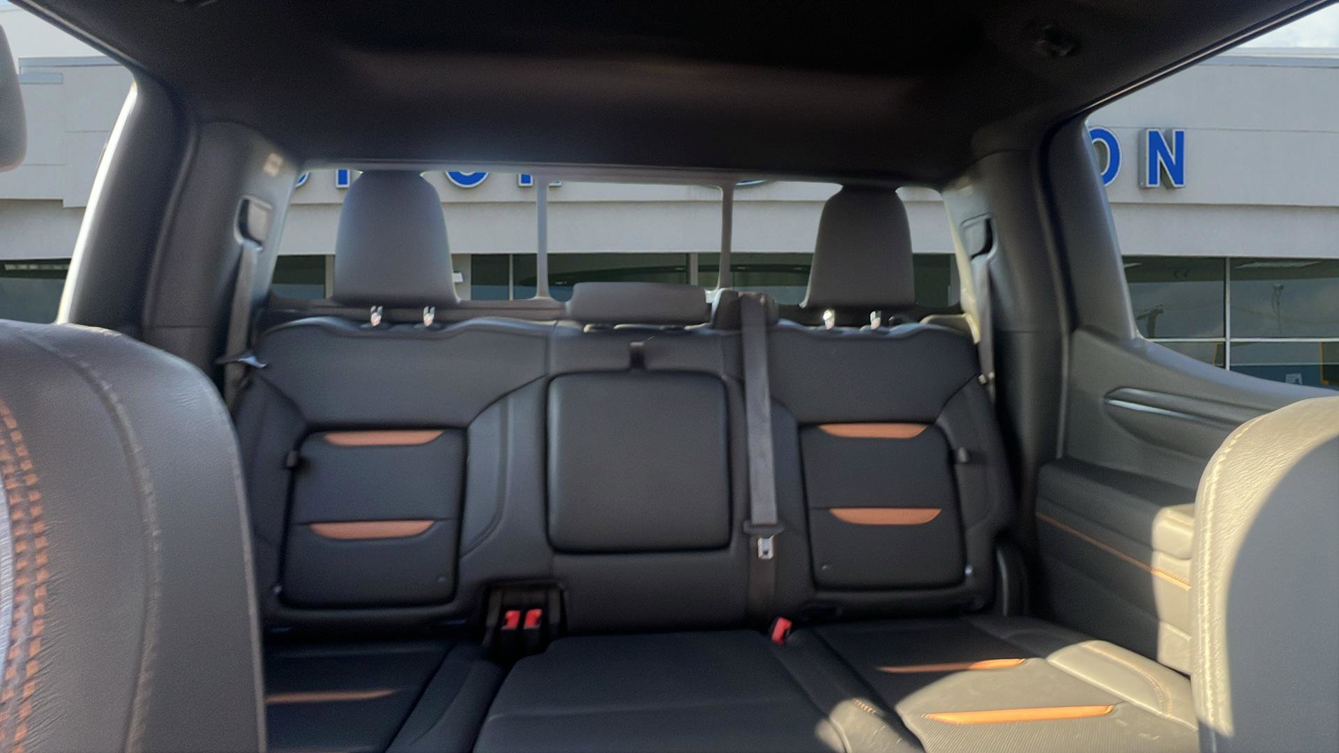 Used 2022 GMC Sierra 1500 AT4 w/ Technology Package image 12