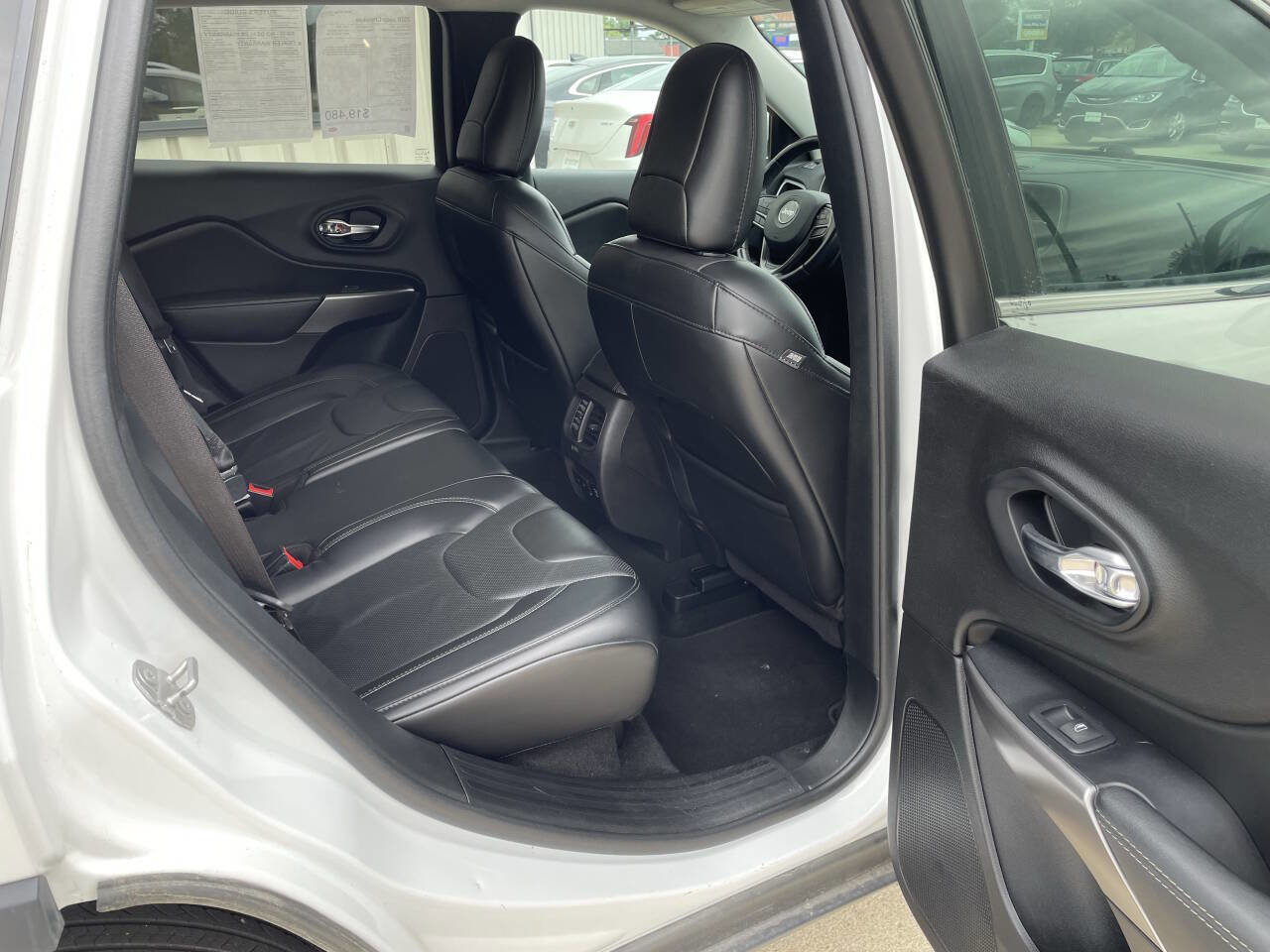 Used 2020 Jeep Cherokee Limited image 12