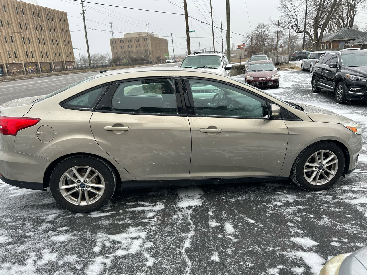 Used 2016 Ford Focus SE w/ SE Cold Weather Package image 10