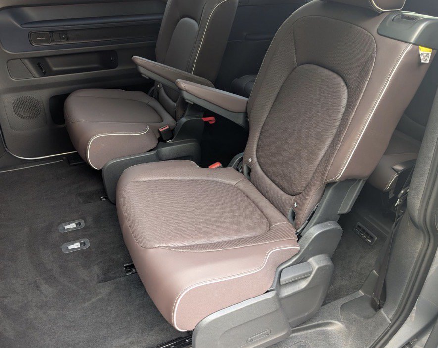 Used 2025 Volkswagen ID. Buzz Pro S Plus RWD image 4