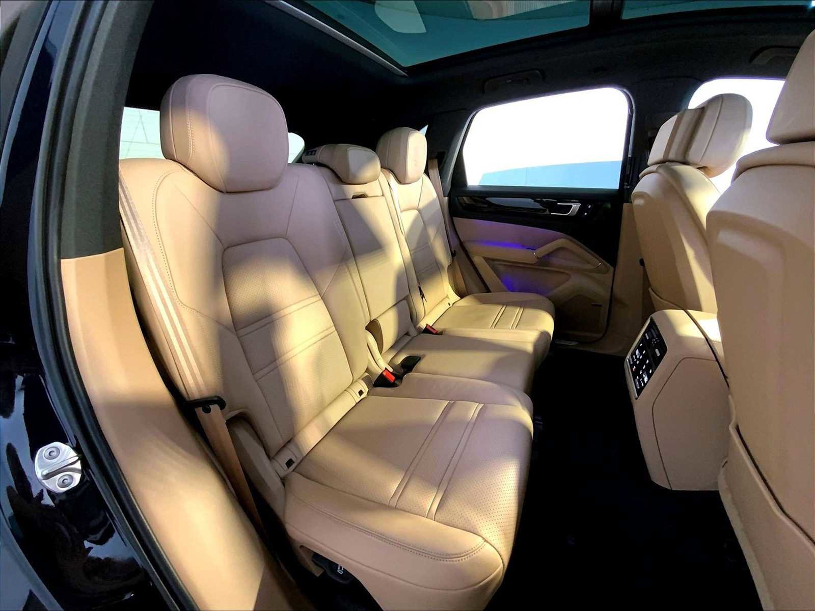 Certified 2023 Porsche Cayenne Platinum Edition AWD/4WD image 23