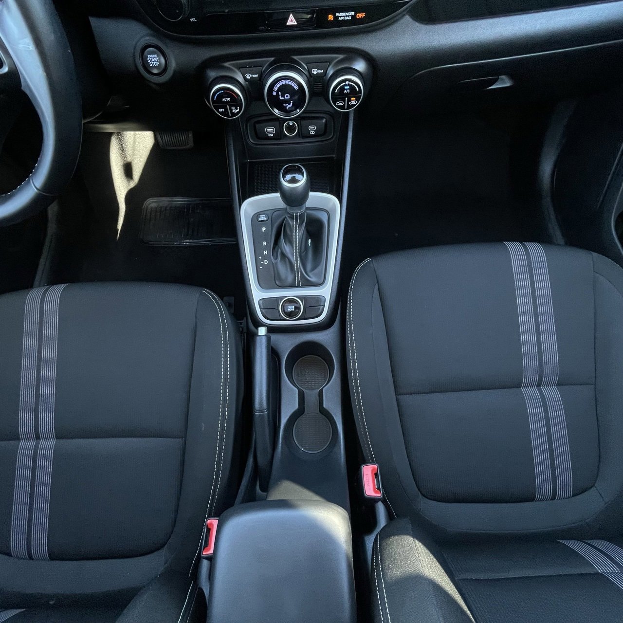 Used 2025 Hyundai Venue SEL image 19