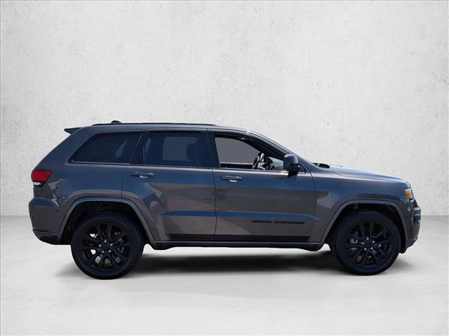 Used 2017 Jeep Grand Cherokee Altitude AWD/4WD image 4
