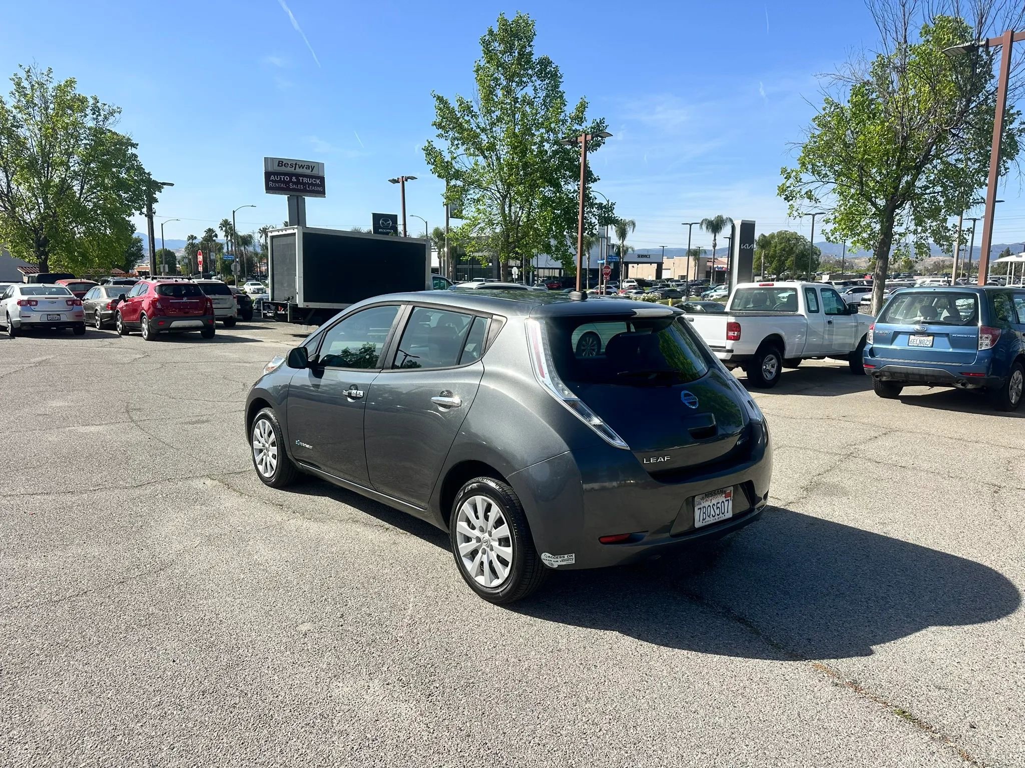 Used 2013 Nissan Leaf S FWD image 4