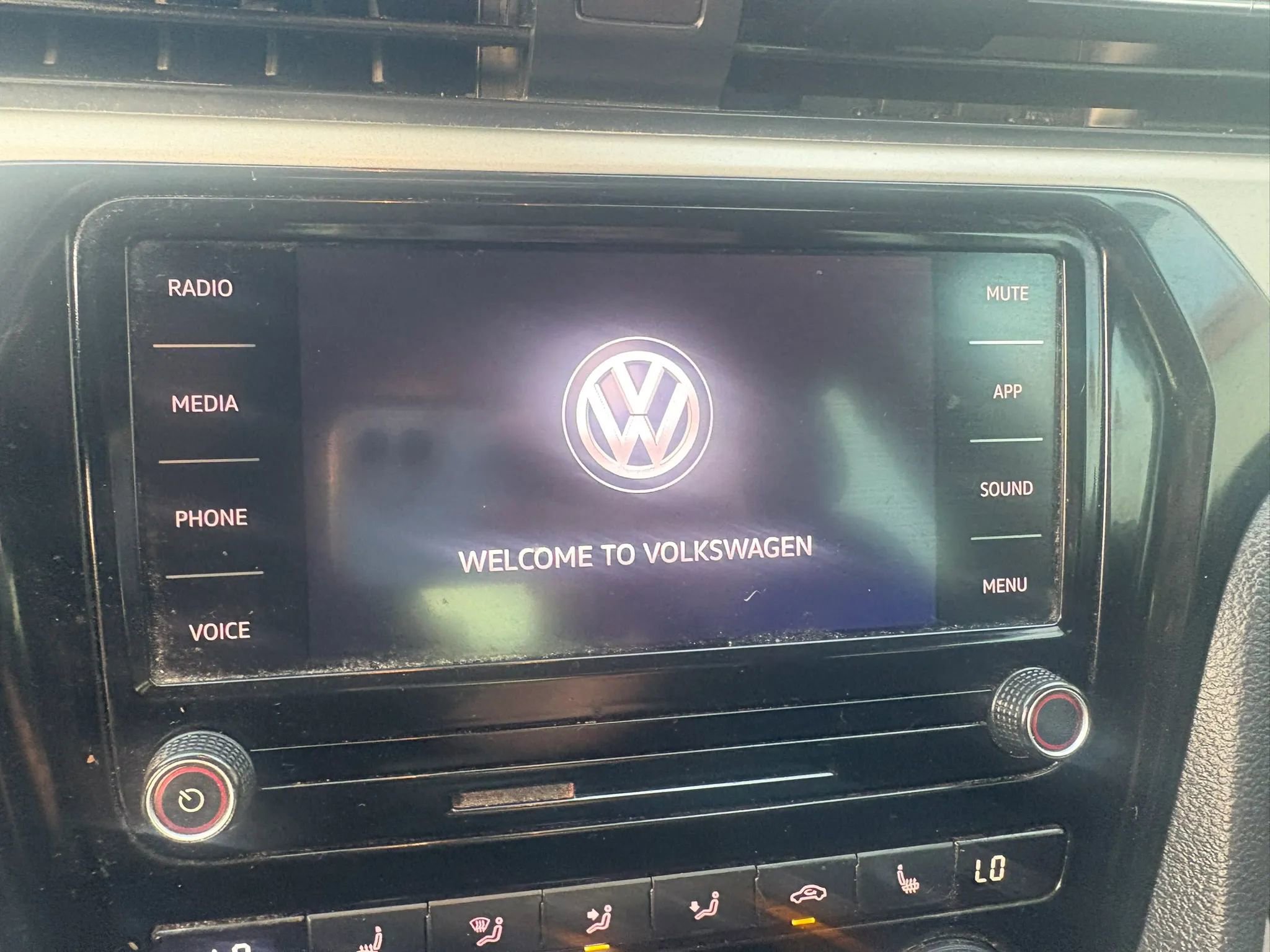 Used 2020 Volkswagen Passat 2.0T SE image 13