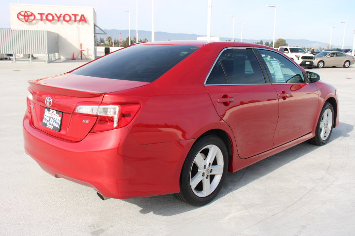 Used 2014 Toyota Camry SE image 3