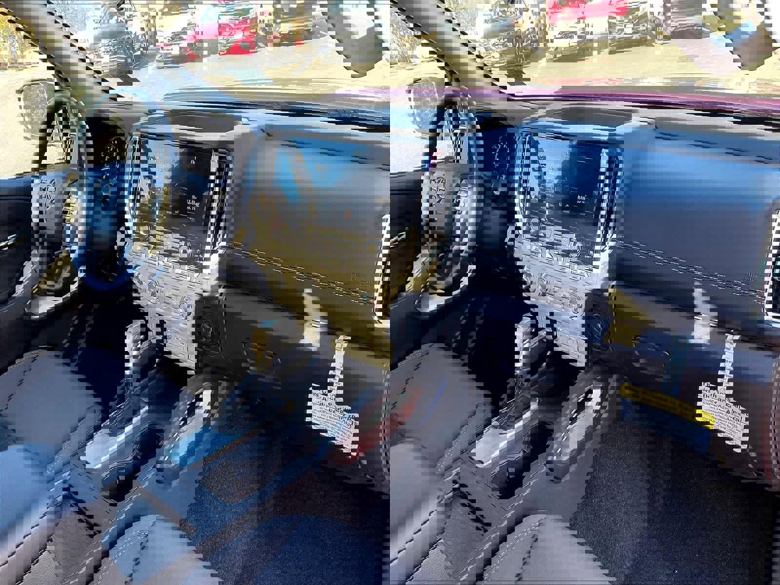 Used 2025 Nissan Frontier SV image 14