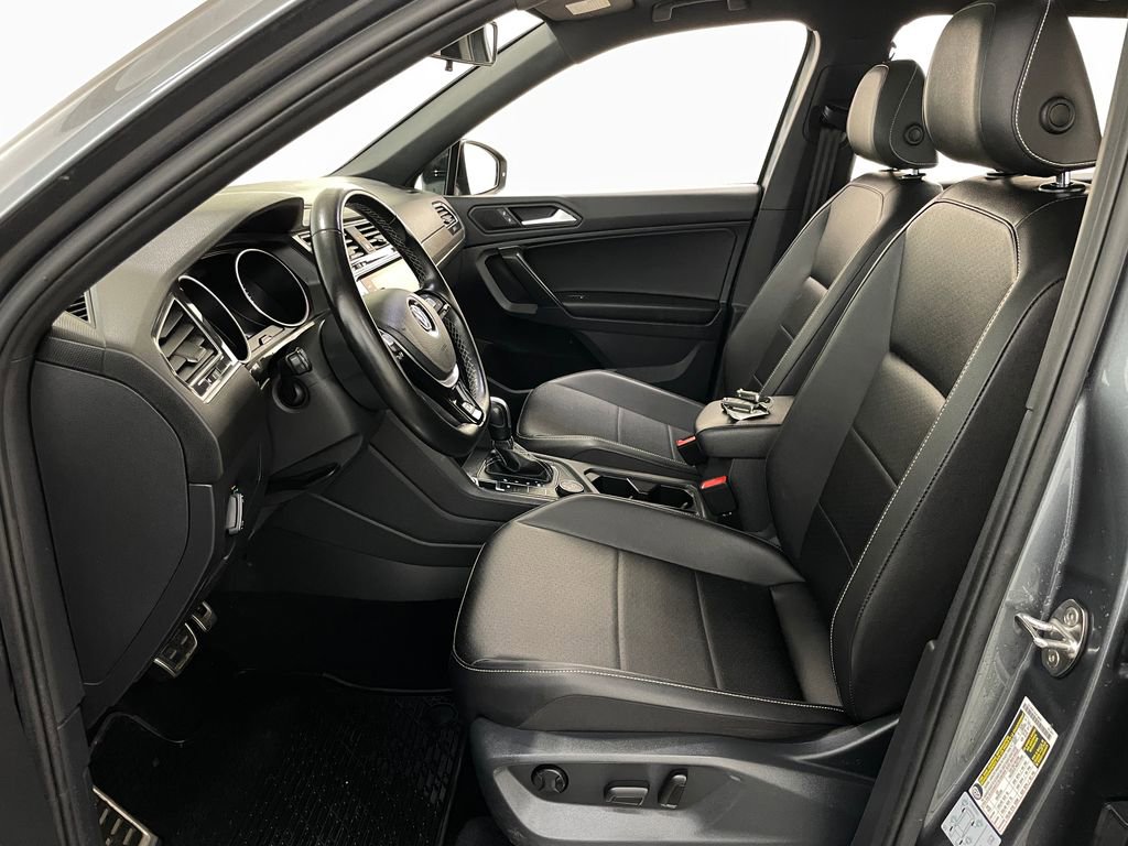 Used 2021 Volkswagen Tiguan SE R-Line image 8