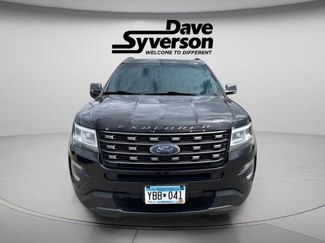 Used 2017 Ford Explorer XLT w/ XLT Appearance Package AWD/4WD image 2