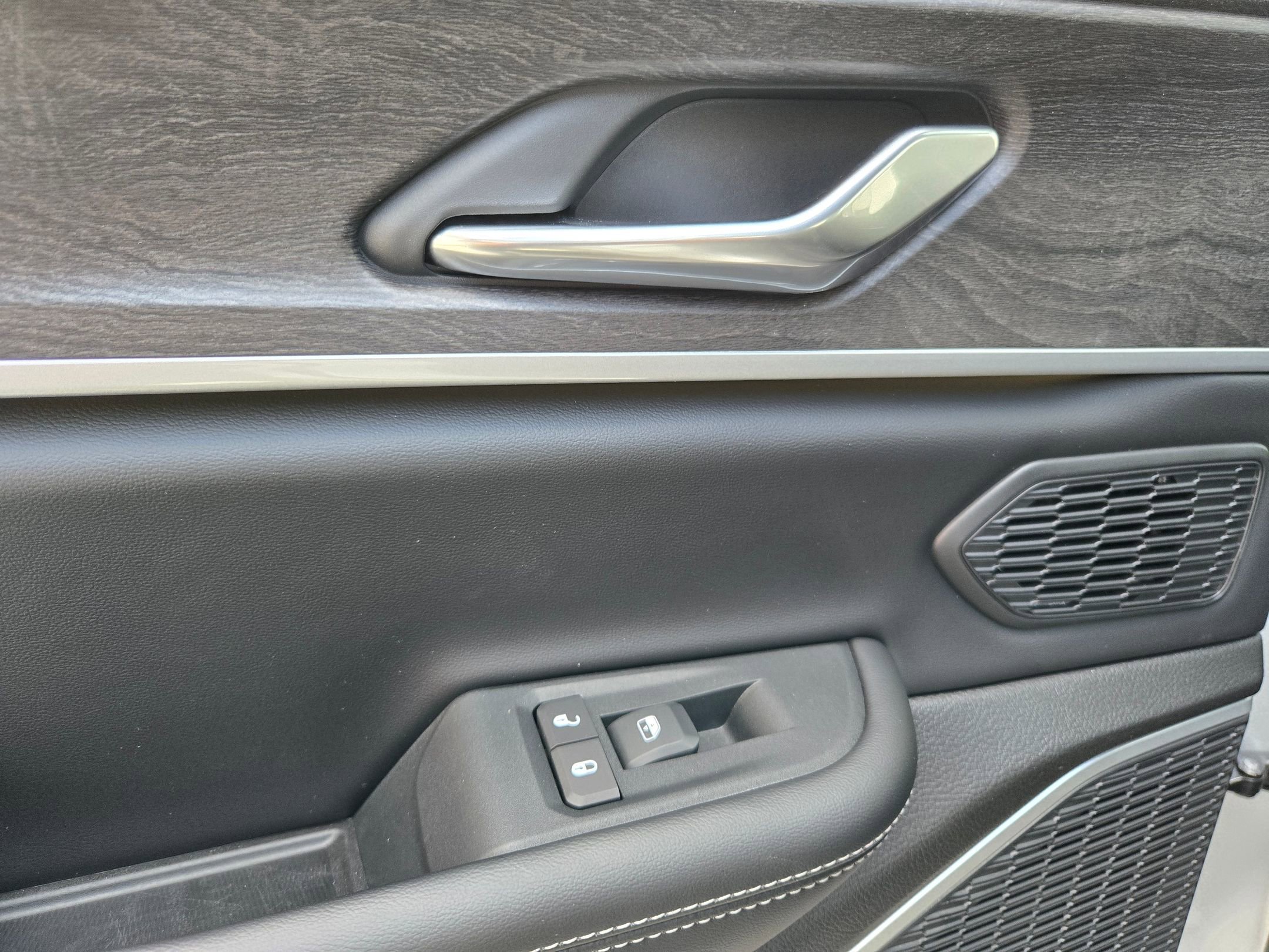 New 2025 Jeep Grand Cherokee L Limited w/ Luxury Tech Group II image 22