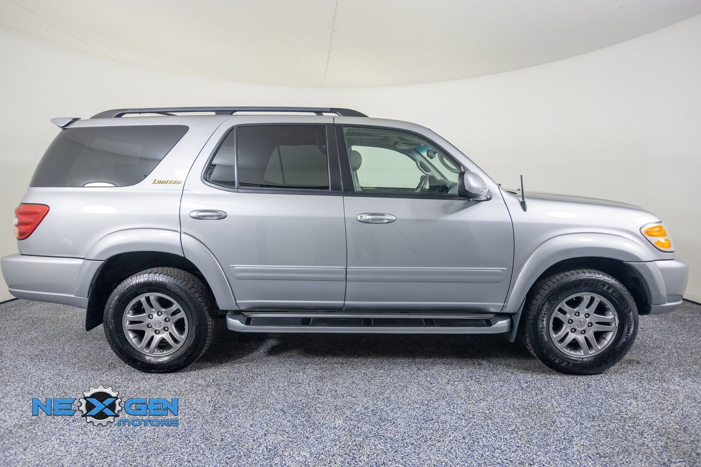 Used 2004 Toyota Sequoia Limited w/ Preferred Accessory Pkg AWD/4WD image 9