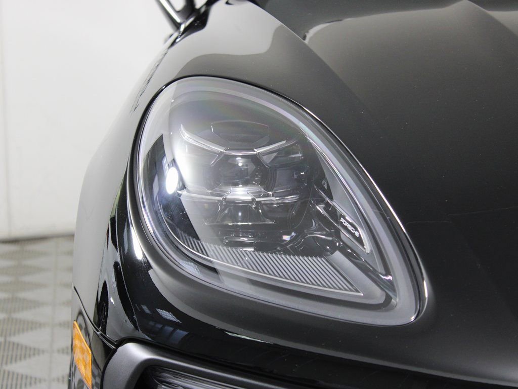 Certified 2026 Porsche Macan image 11