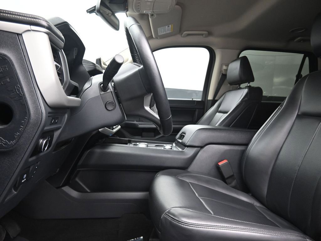 Used 2024 Ford Expedition XLT image 17
