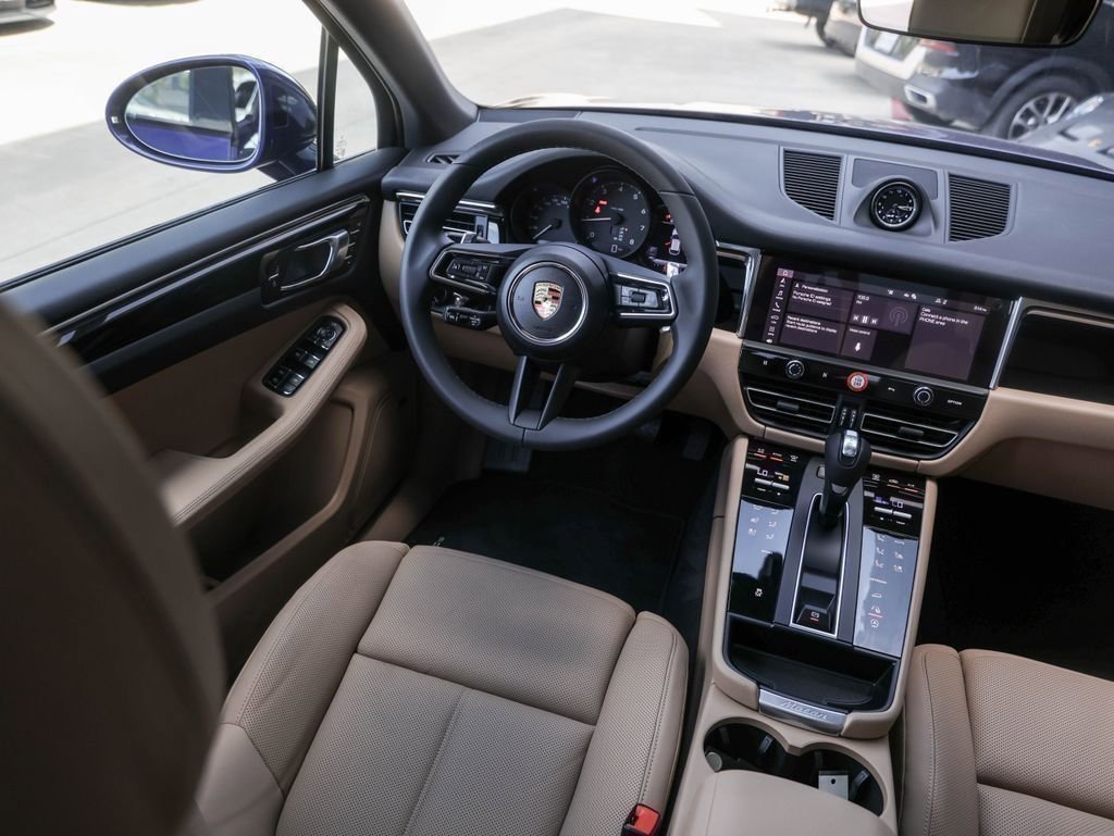 Certified 2026 Porsche Macan AWD/4WD image 33