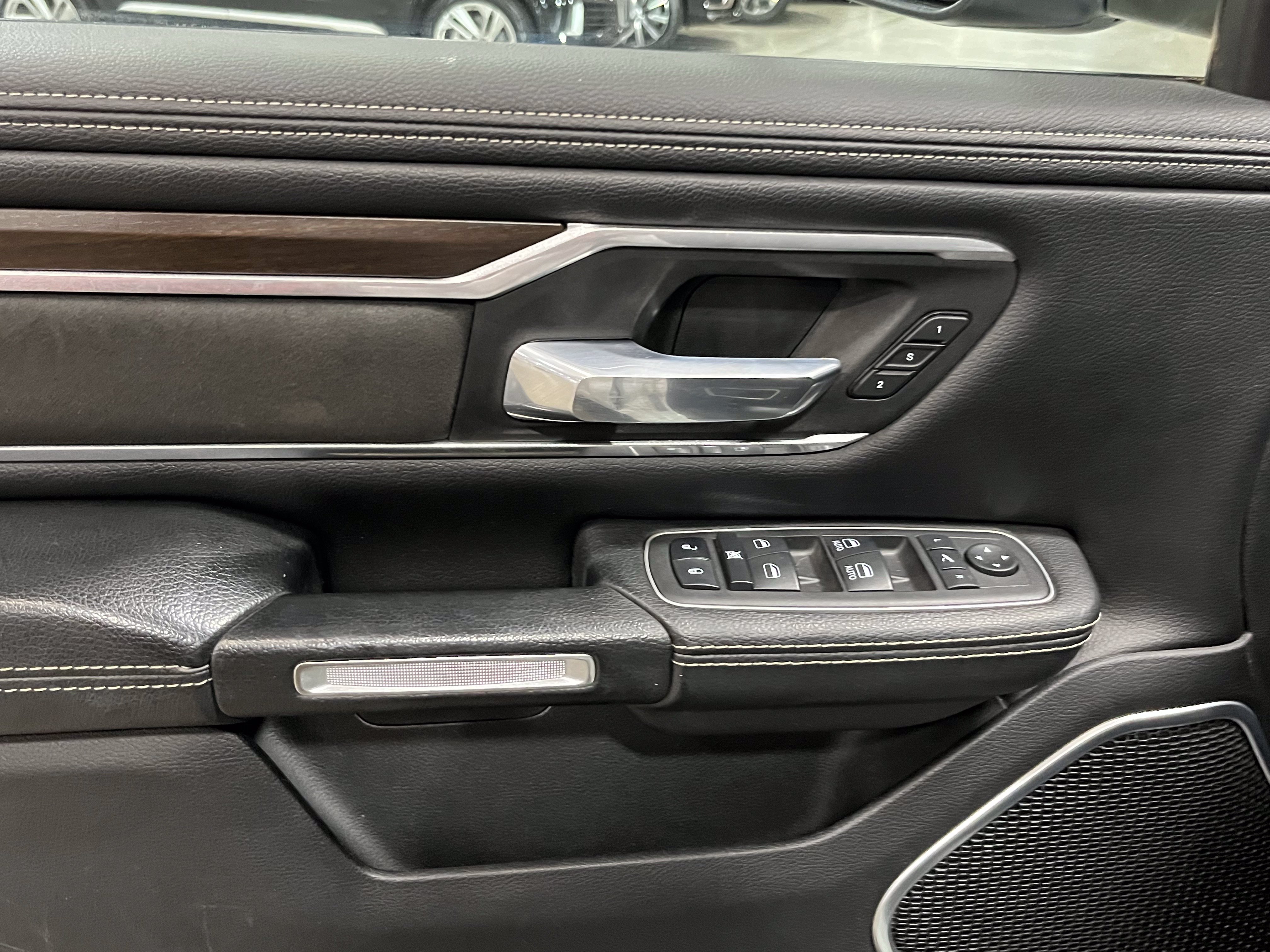 Used 2022 RAM 1500 Laramie AWD/4WD image 19