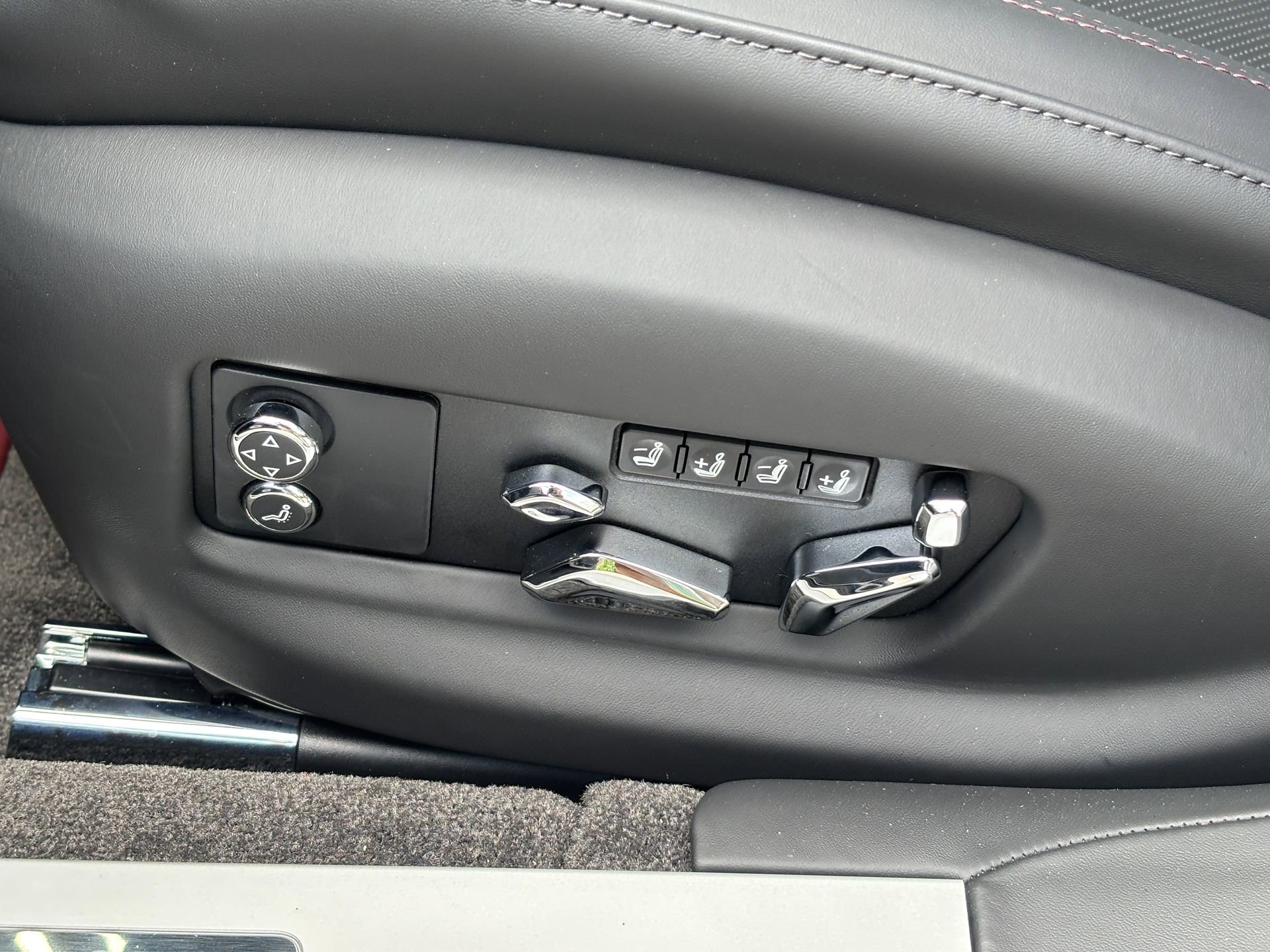 New 2025 Bentley Flying Spur Plug-In Hybrid image 40