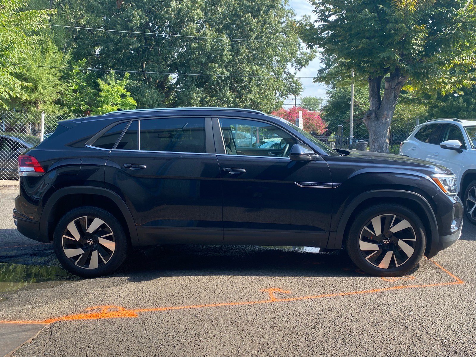 Certified 2024 Volkswagen Atlas Cross Sport SE w/ Panoramic Sunroof Package AWD/4WD image 2