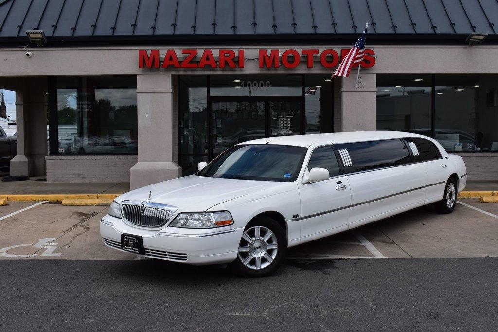 Used 2007 Lincoln Town Car Executive RWD image 2