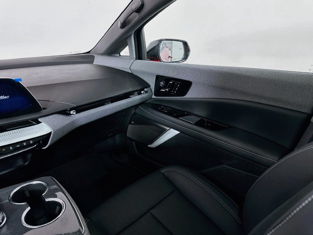 New 2027 Cadillac Optiq Premium Sport w/ LPO, Floor Liner Package AWD/4WD image 30