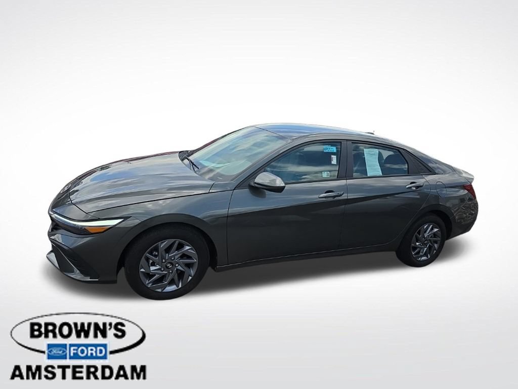 Used 2024 Hyundai Elantra SEL FWD image 4