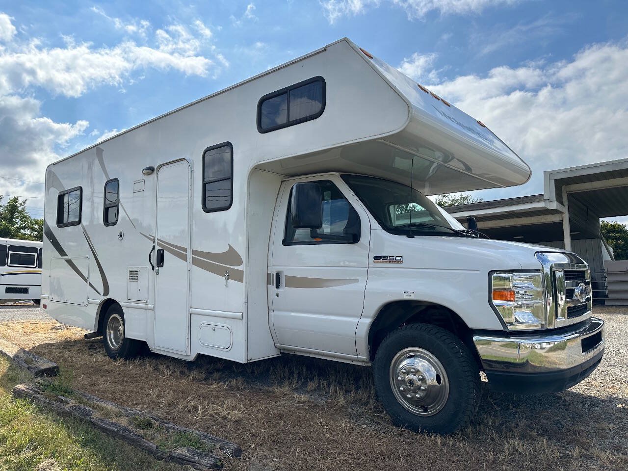 Used 2017 Ford E-350 and Econoline 350 Super Duty w/ Motorhome Prep Package RWD image 4
