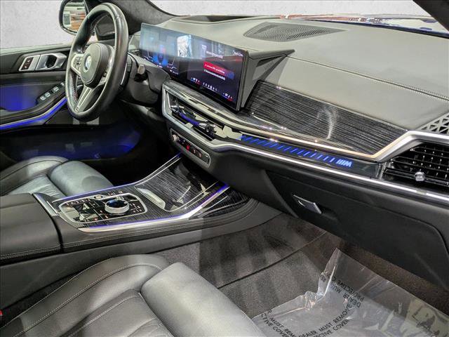Used 2025 BMW X7 M60i image 25