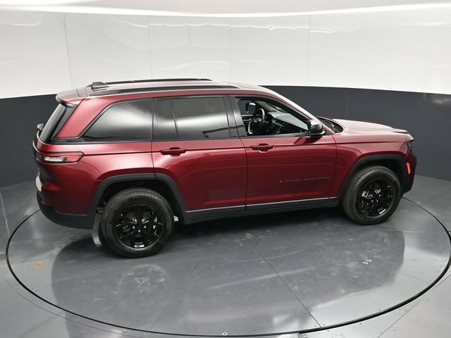 Used 2025 Jeep Grand Cherokee Altitude AWD/4WD image 44