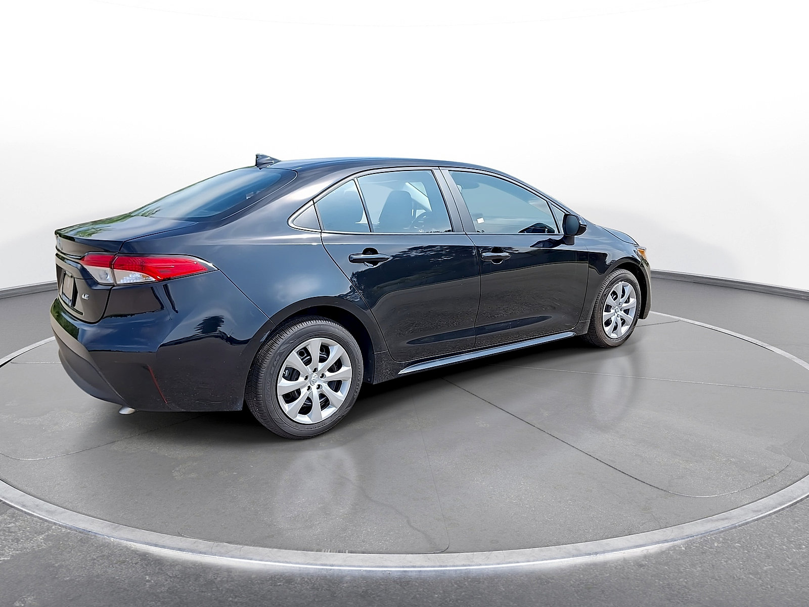 Used 2024 Toyota Corolla LE FWD image 8