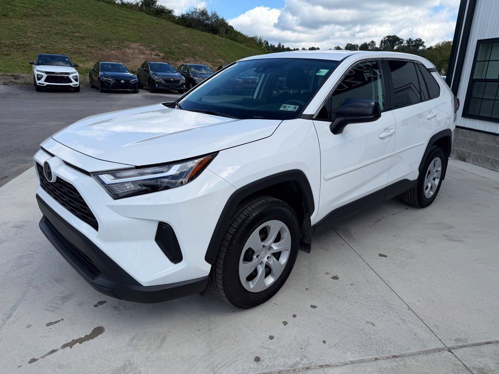 Used 2025 Toyota RAV4 LE AWD/4WD image 3