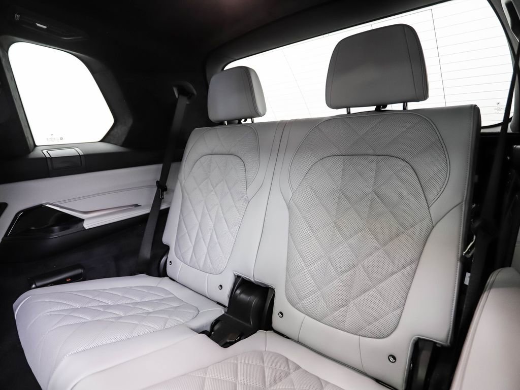 Used 2026 BMW X7 xDrive40i w/ M Sport Package image 24