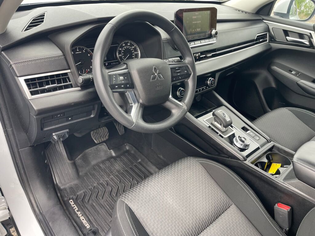 Used 2022 Mitsubishi Outlander ES AWD/4WD image 5