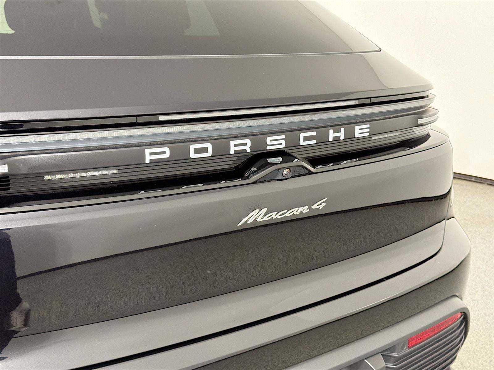 Certified 2026 Porsche Macan 4 Electric AWD/4WD image 17